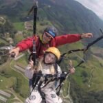 Continúa la aventura volando en parapente por 15 minutos sobre Medellín
